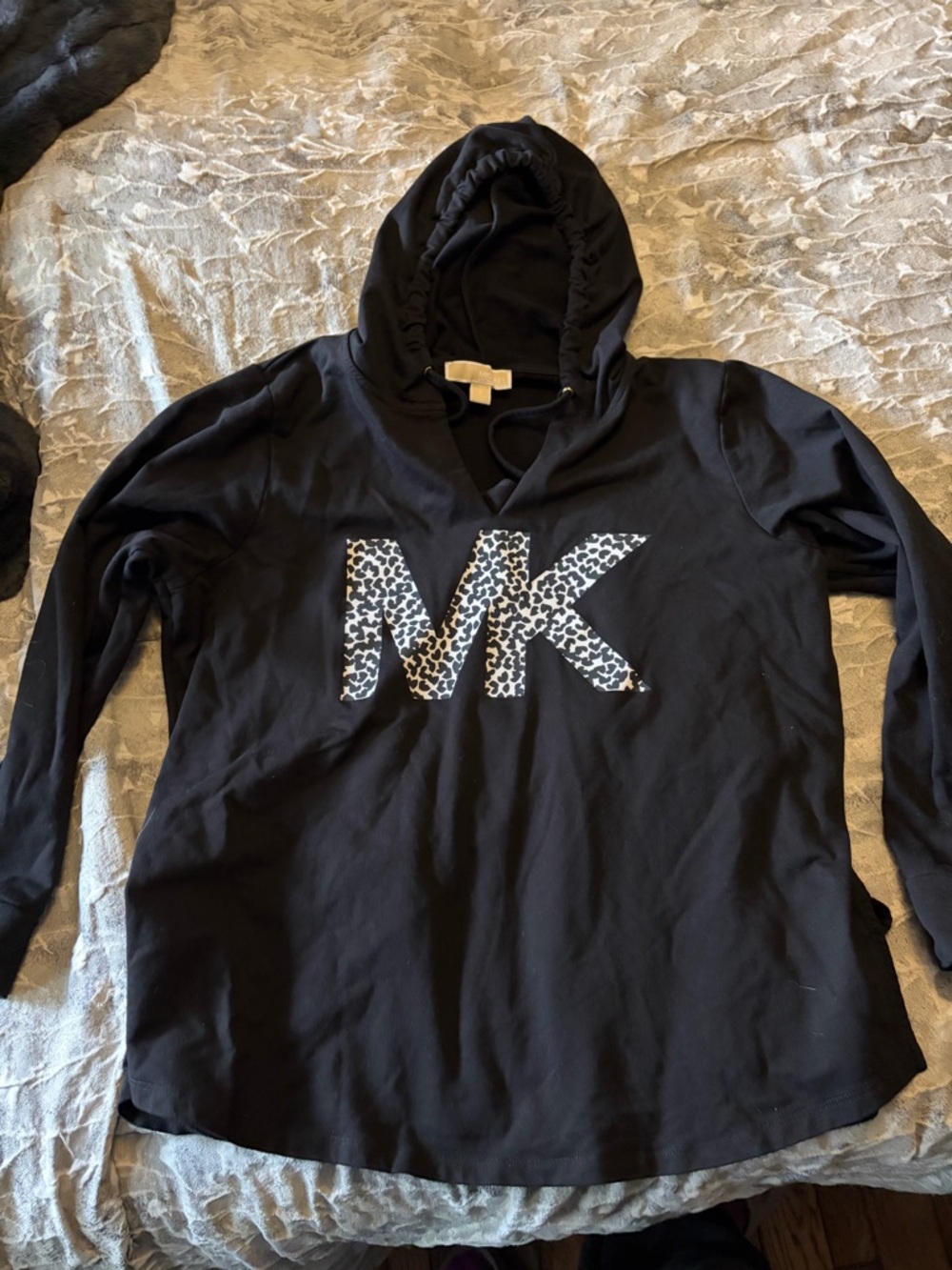 Michael Kors lightweight hoodie 1X. Worn once. Excellent condition.